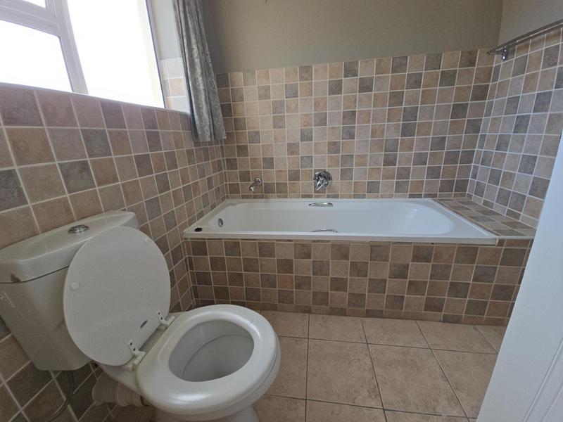To Let 2 Bedroom Property for Rent in Admirals Park Western Cape
